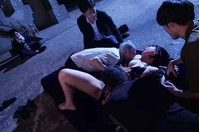 Nữ điều tra viên điều tra nhóm tội phạm cưỡng hiếp nhưng còn non và xanh lắm