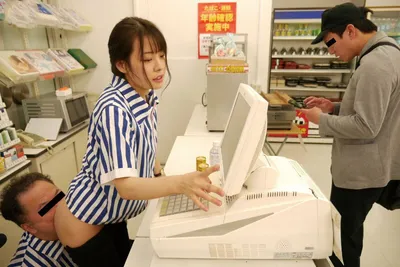 đi làm thêm ở cửa hàng tiện lợi, cô sinh viên bị anh tiền bối địt sml