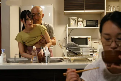 Người chồng làm tình con gái riêng của bà xã khi biết vợ yêu không thể sinh con cho mình