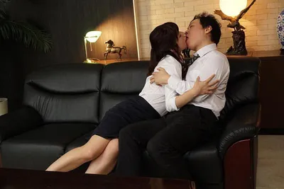 Vợ yêu dối ông xã tăng ca để ở lại phang với sếp