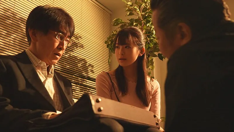 Gã chồng vay nợ giang hồ, vợ yêu phải bán thân để trả nợ