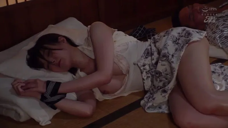 Xin người chồng đi công tác với sếp, nữ nhân viên rơi vào kế hoạch của ông sếp biến thái