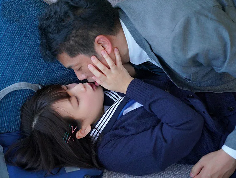 Thầy giáo trốn vợ yêu lén lút với cô học trò dễ thương