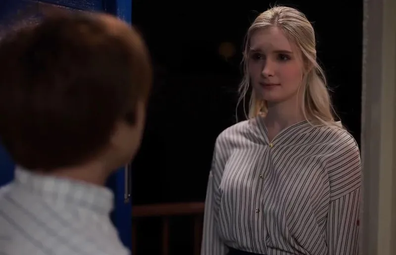 Cô đơn nơi xứ lạ với ông chồng già, cô vợ tây được anh hàng xóm an ủi