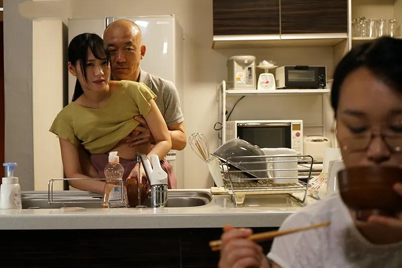 Người chồng làm tình con gái riêng của bà xã khi biết vợ yêu không thể sinh con cho mình