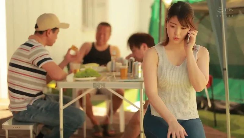 Chồng yêu khờ để vợ yêu tham gia sự kiện cắm trại với mấy gã hàng xóm và cái kết